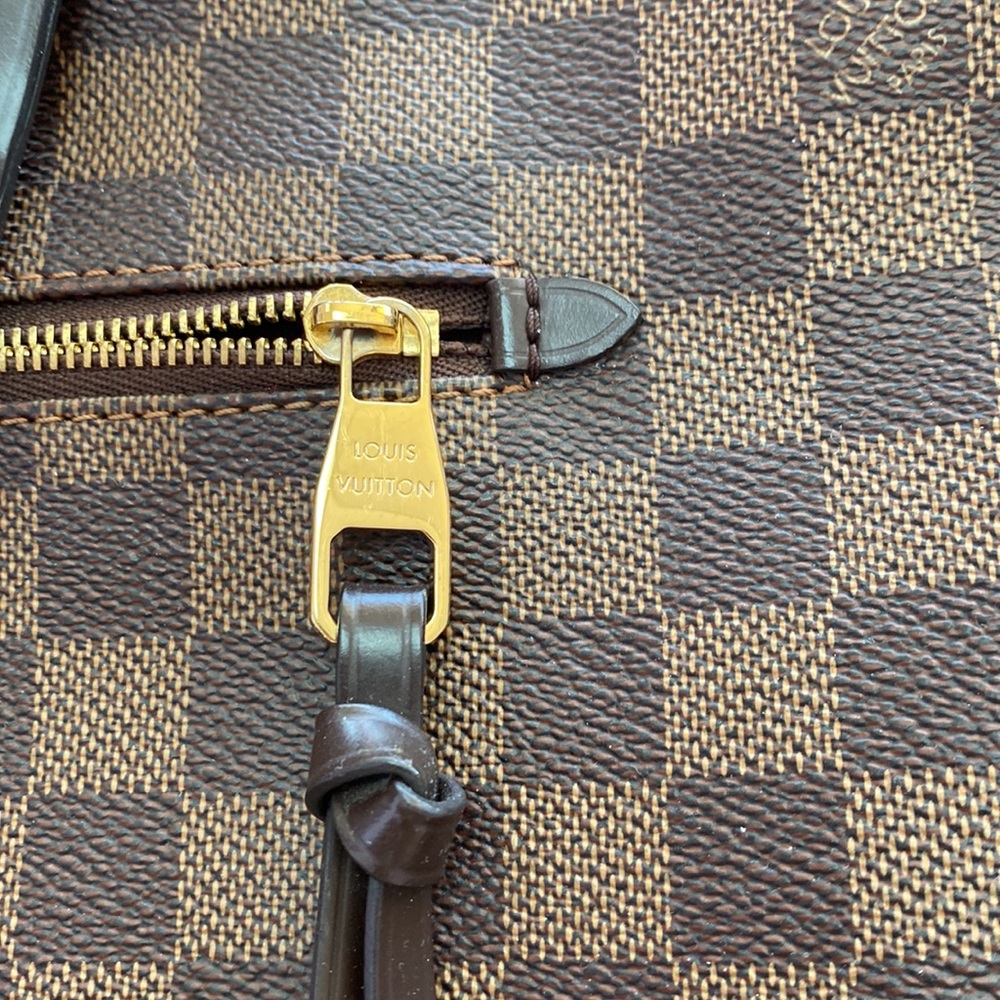 Louis Vuitton - Picture 7 of 8